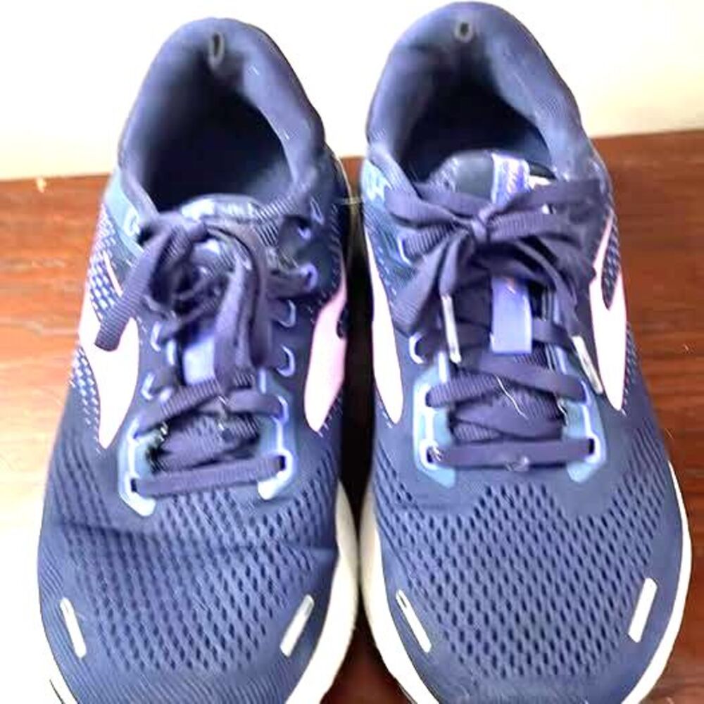 Brooks Adrenaline GTS 22 Running Shoes Womens Sz 8